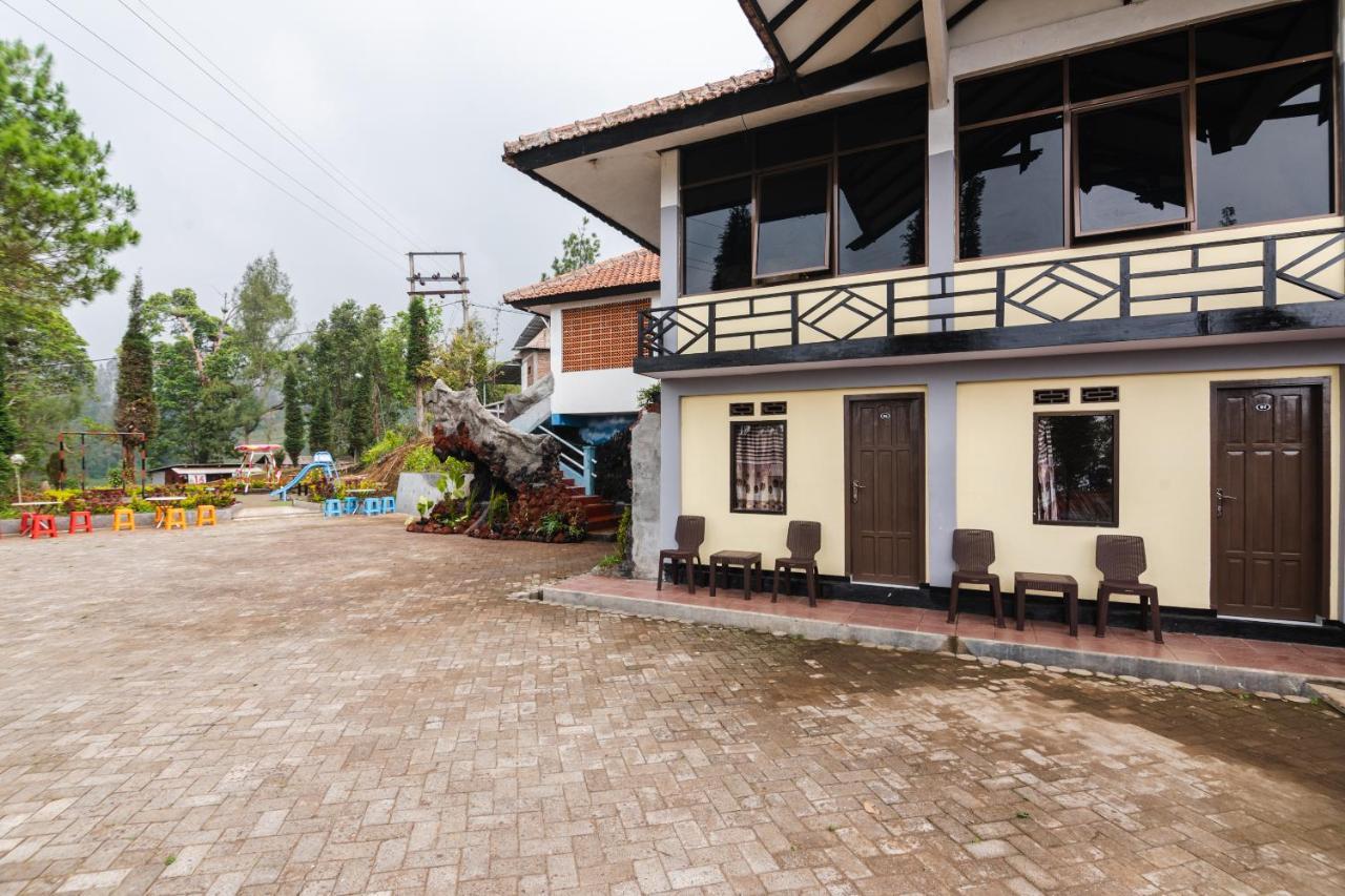 Oyo 1852 Intan Bromo Homestay Pasuruan Dış mekan fotoğraf