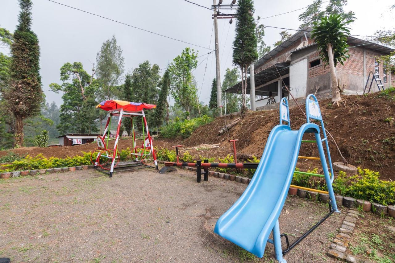 Oyo 1852 Intan Bromo Homestay Pasuruan Dış mekan fotoğraf