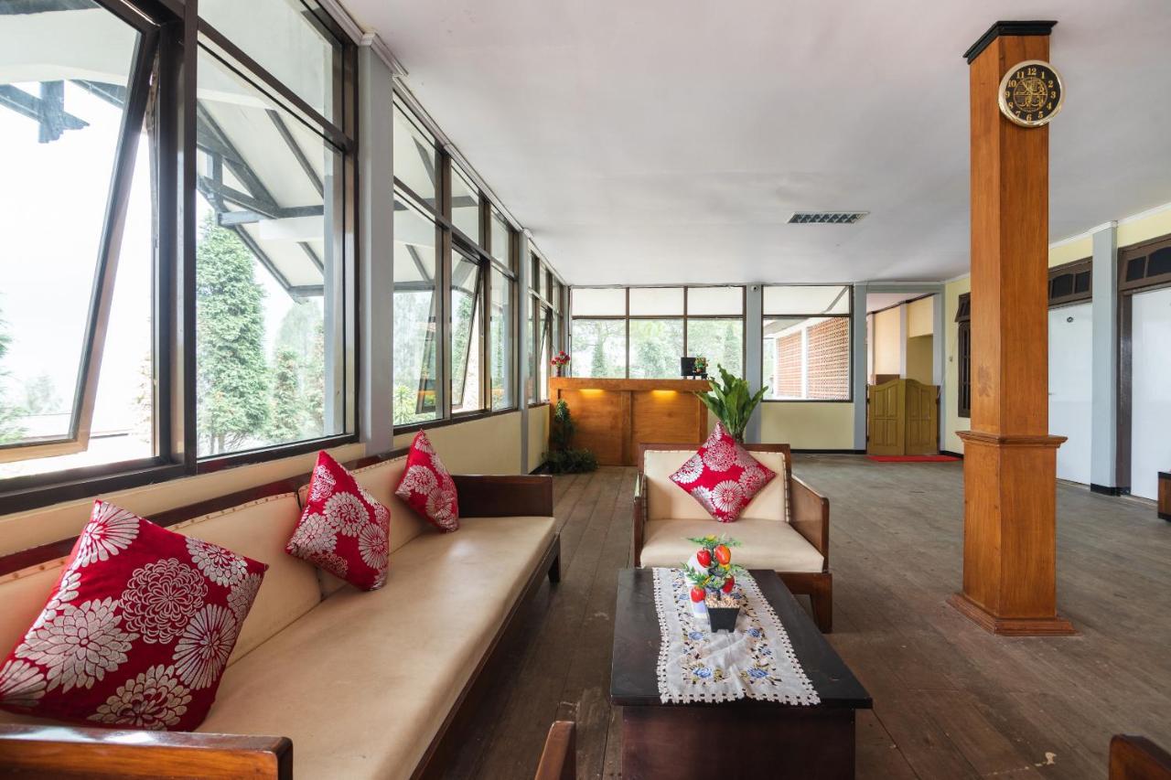 Oyo 1852 Intan Bromo Homestay Pasuruan Dış mekan fotoğraf